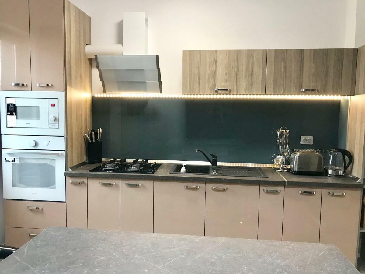 Luxury Flat 9 Near Metro Apartment Bucharest Exterior photo